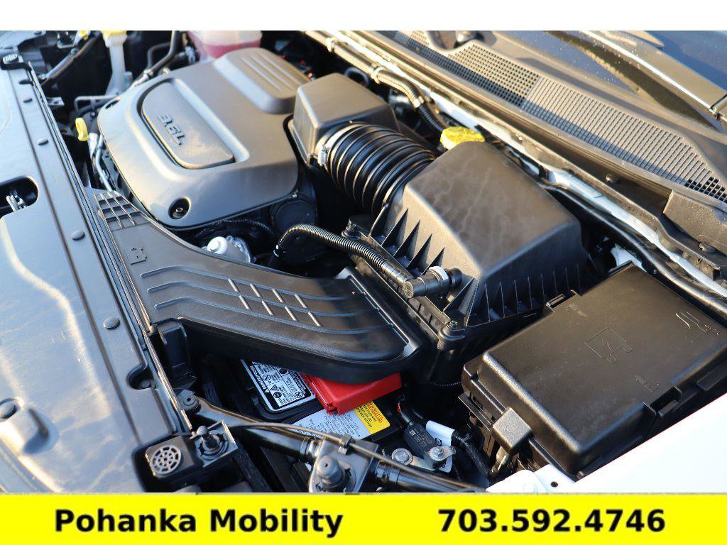 Used 2024 Chrysler Voyager LX image 39