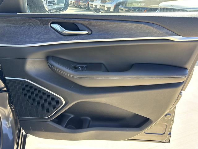 New 2025 Jeep Grand Cherokee Limited RWD image 16
