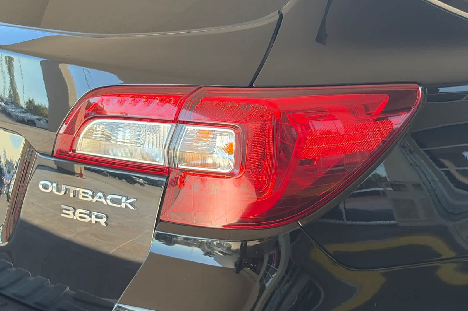 Used 2016 Subaru Outback 3.6R Limited AWD/4WD image 32