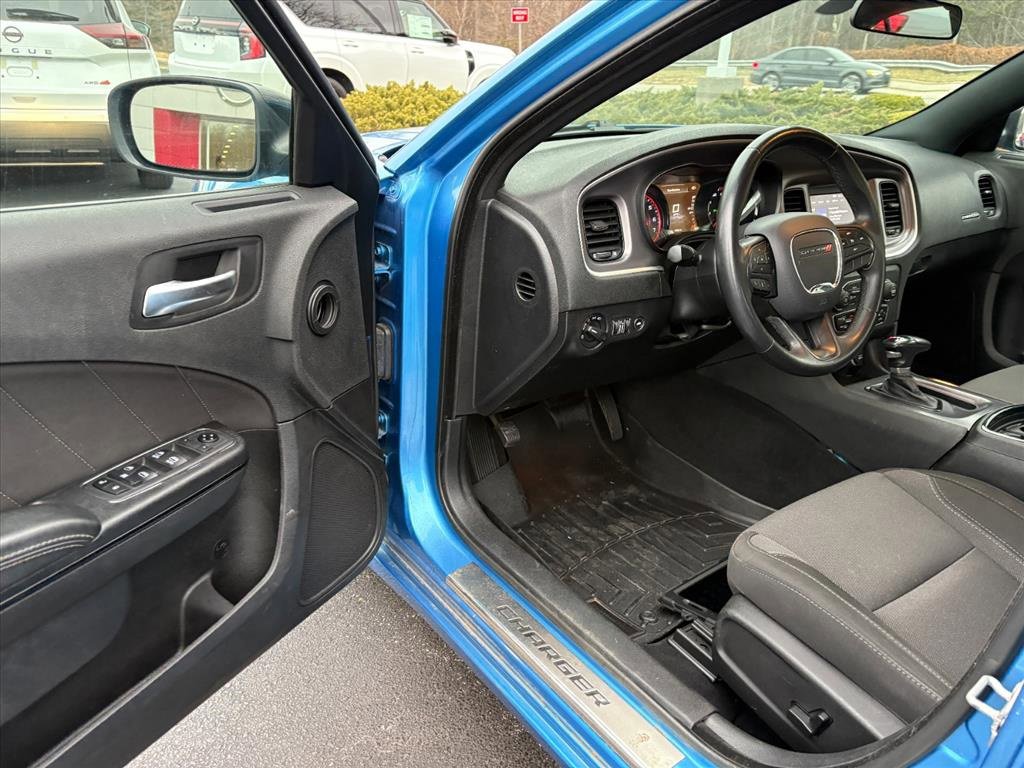 Used 2019 Dodge Charger SXT image 12
