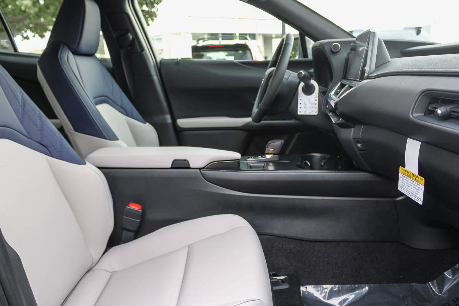 New 2025 Lexus UX 300h FWD image 17