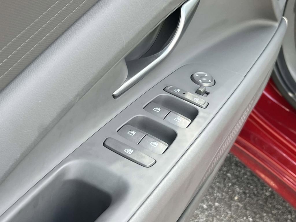 Certified 2025 Hyundai Elantra Hybrid FWD image 17