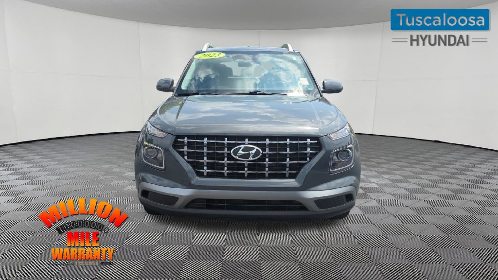 Used 2023 Hyundai Venue SEL FWD image 2