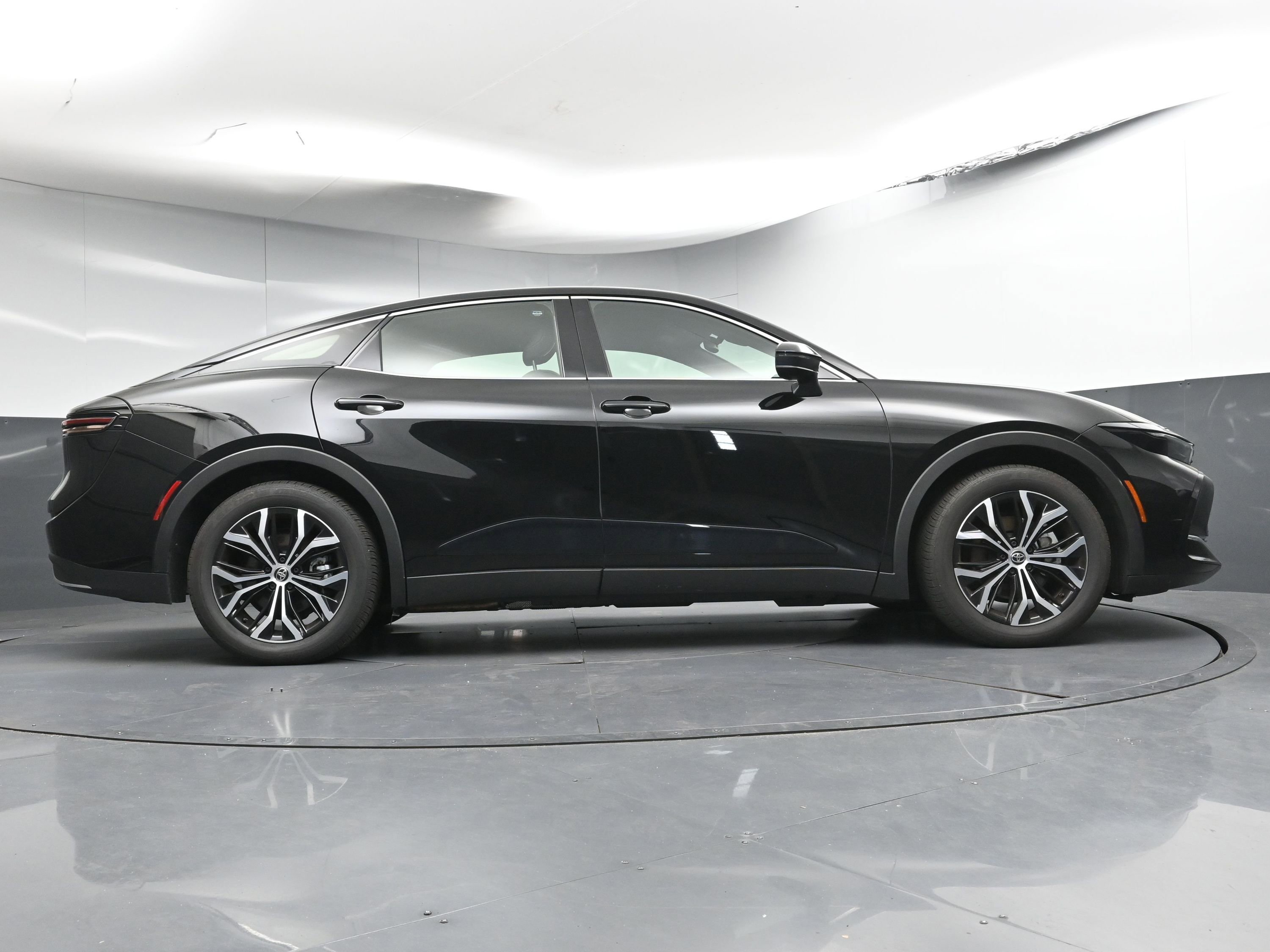 Certified 2025 Toyota Crown XLE image 26