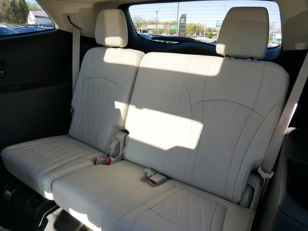 Used 2023 Buick Enclave Avenir w/ Avenir Technology Package AWD/4WD image 12