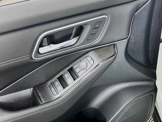 New 2025 Nissan Rogue Platinum w/ Platinum Premium Package image 15