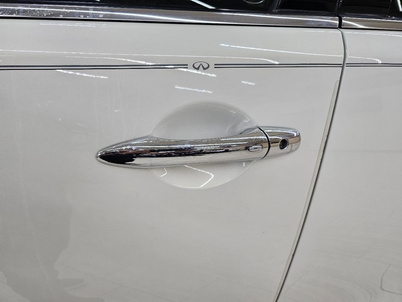 Used 2014 INFINITI QX80 2WD w/ Deluxe Touring Package image 12