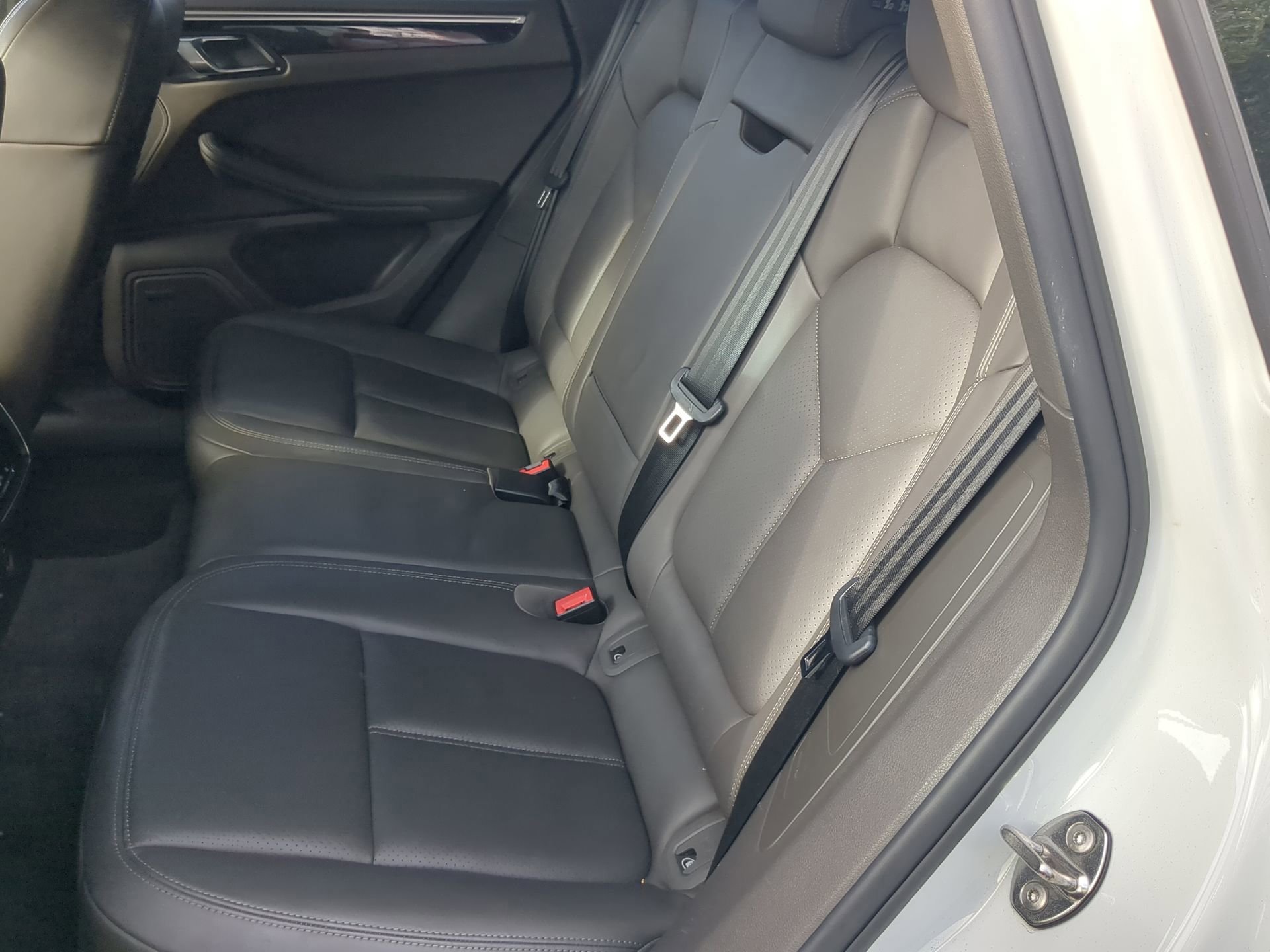 Used 2018 Porsche Macan image 46