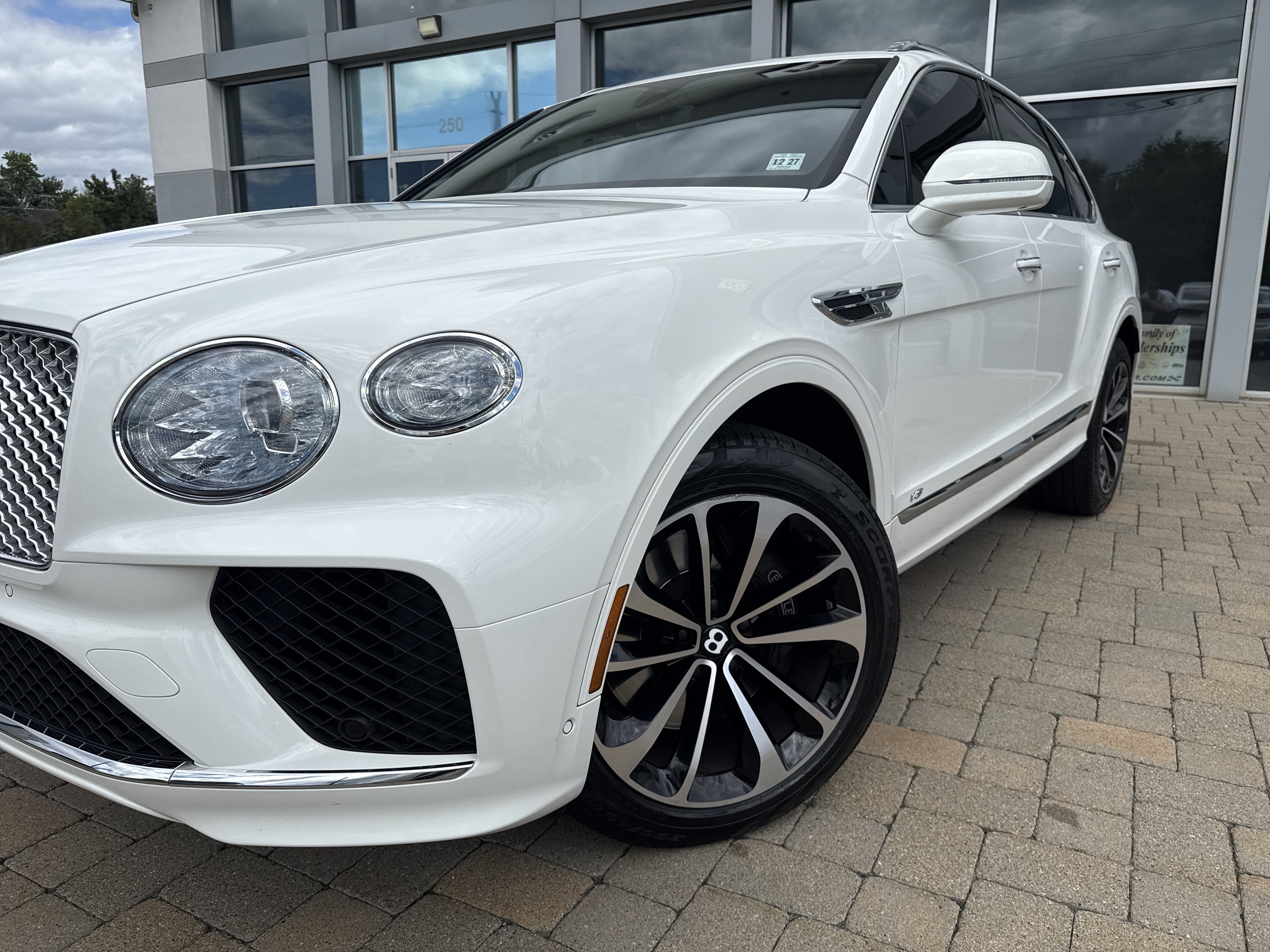 Used 2022 Bentley Bentayga AWD/4WD image 33
