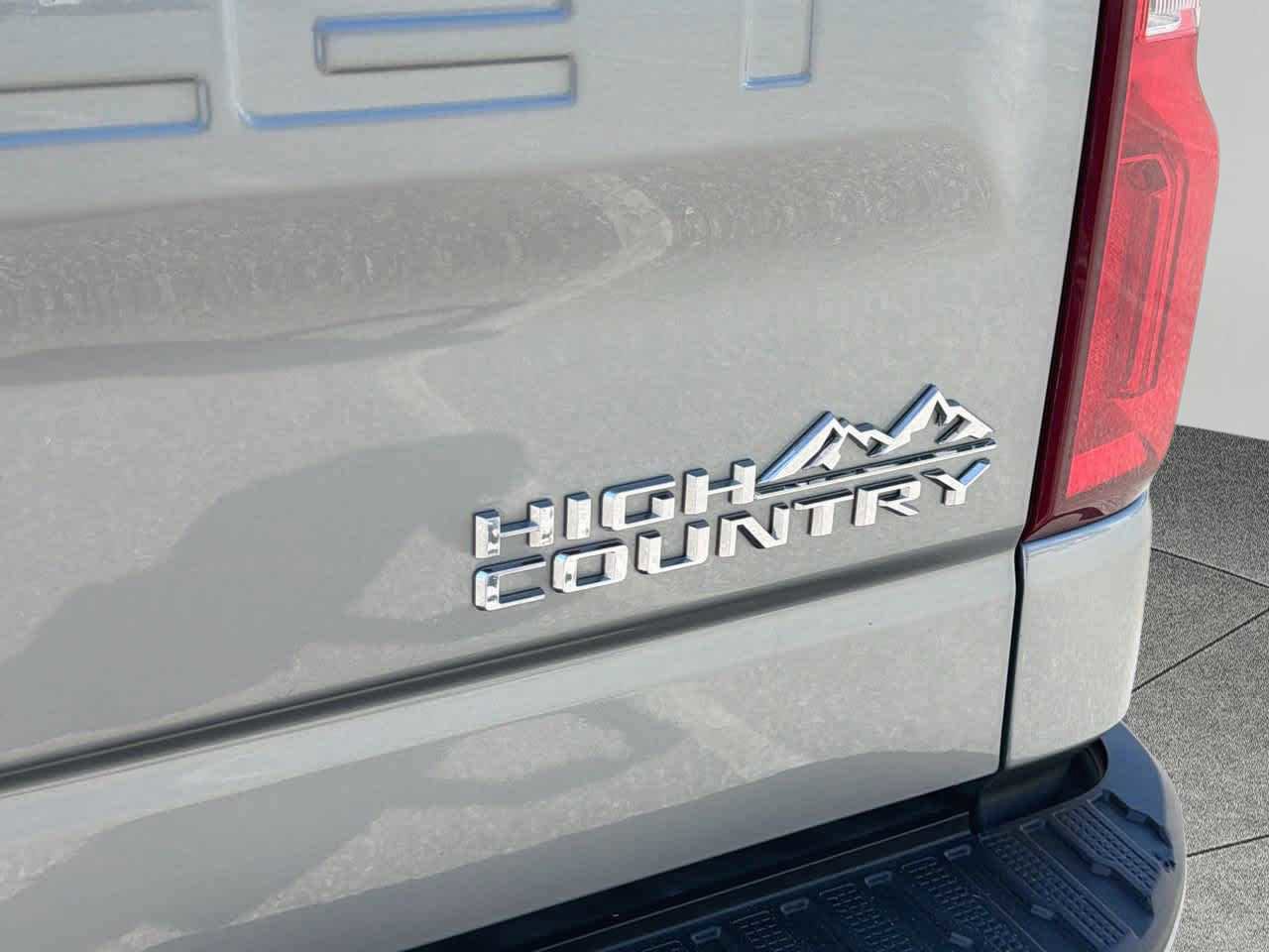 Used 2024 Chevrolet Silverado 1500 High Country w/ Technology Package image 8