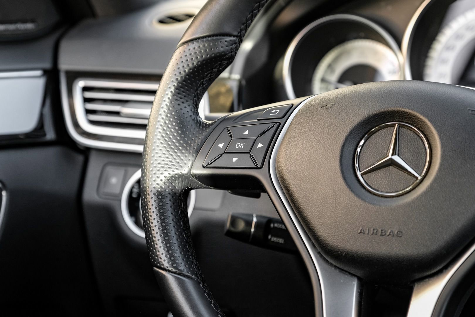 Used 2014 Mercedes-Benz E 350 Sedan w/ Premium 1 Package image 16