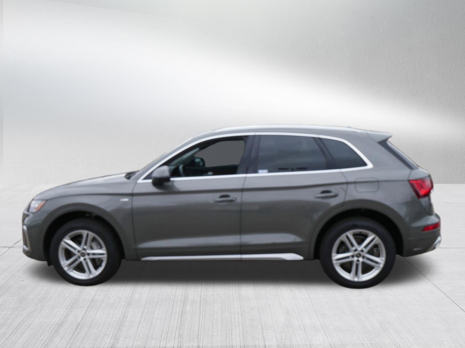 Used 2023 Audi Q5 e Premium w/ Convenience Package AWD/4WD image 4