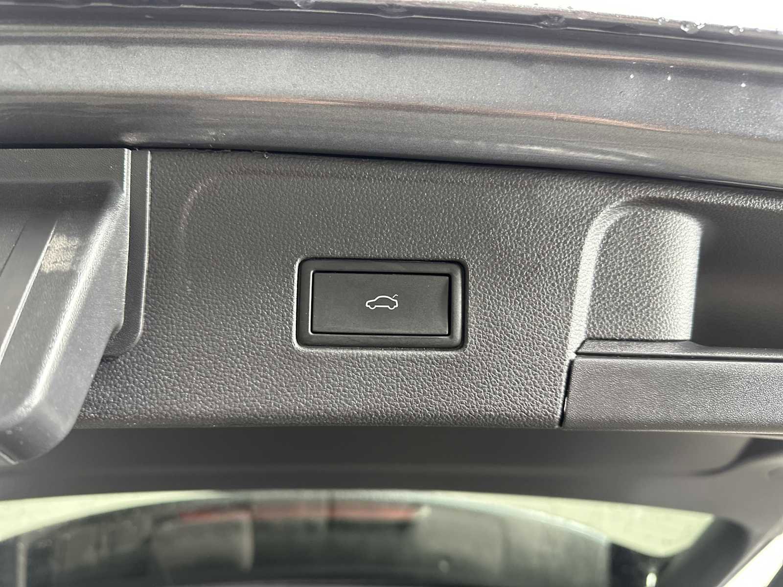 Used 2024 Volkswagen Atlas SEL Premium R-Line image 37