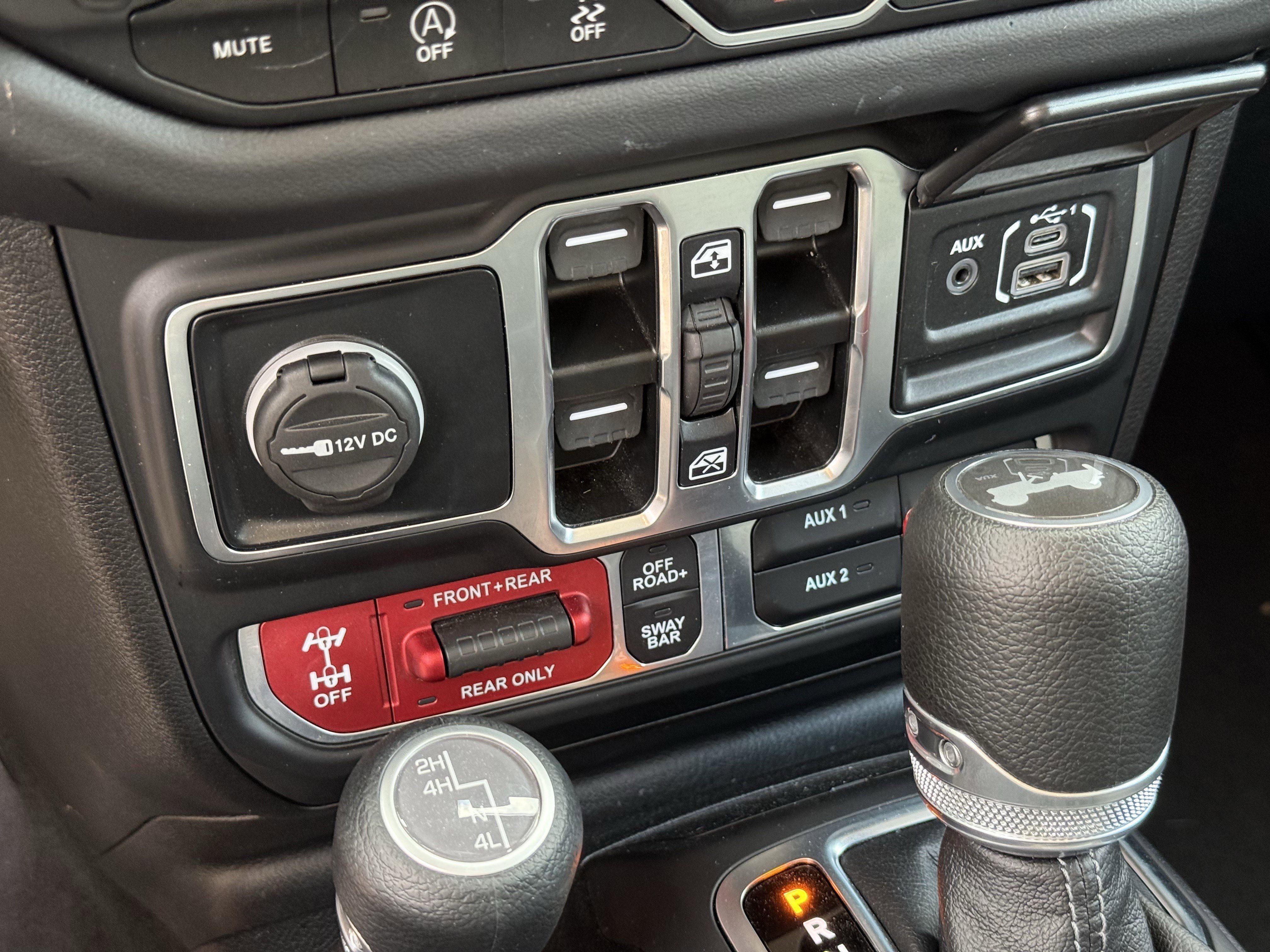 Used 2025 Jeep Wrangler Unlimited Rubicon image 23