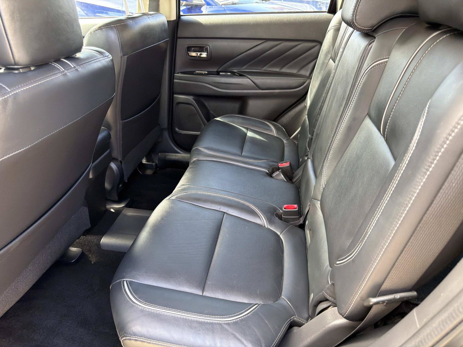 Used 2018 Mitsubishi Outlander SEL AWD/4WD image 11