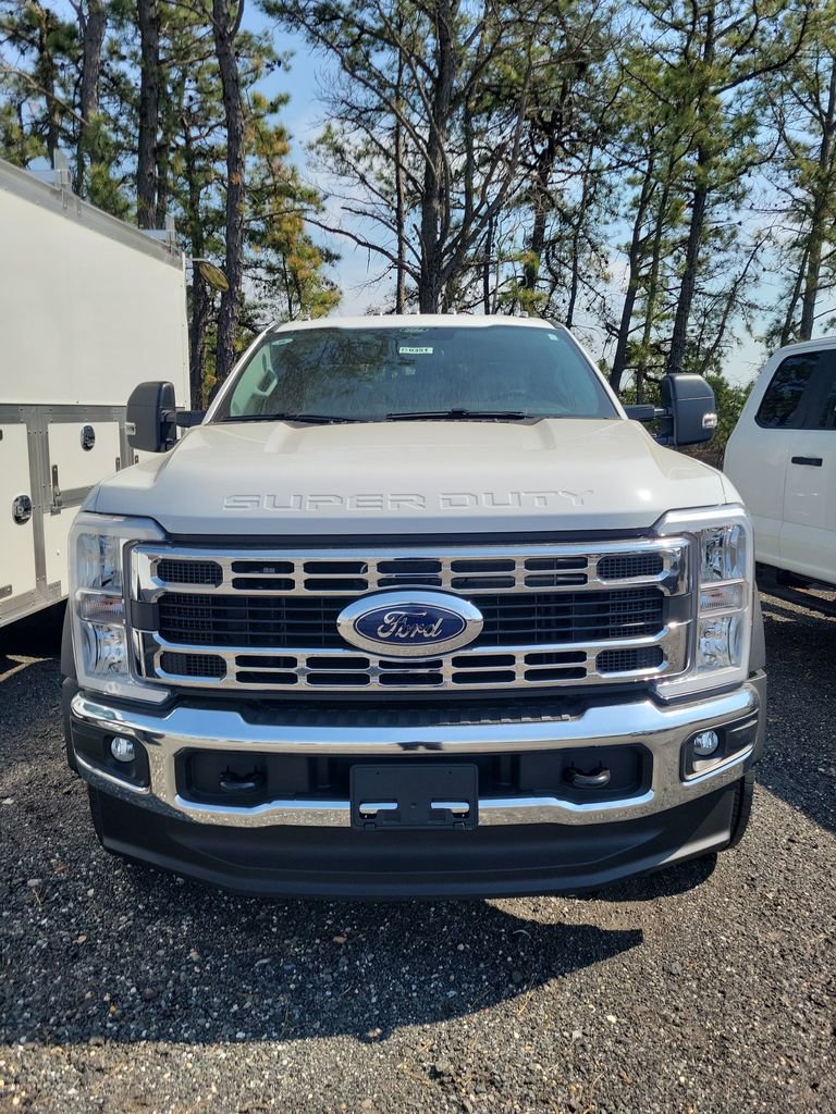 New 2025 Ford F450 XL w/ XL Chrome Package image 2