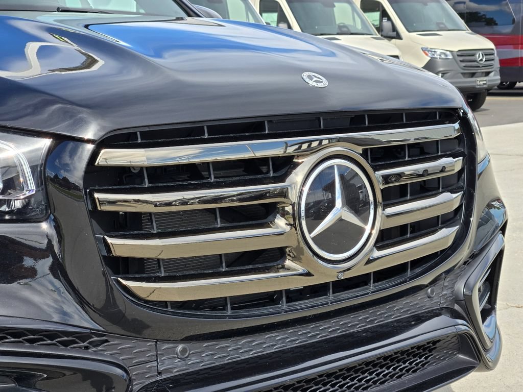 Used 2025 Mercedes-Benz GLS 450 4MATIC image 41
