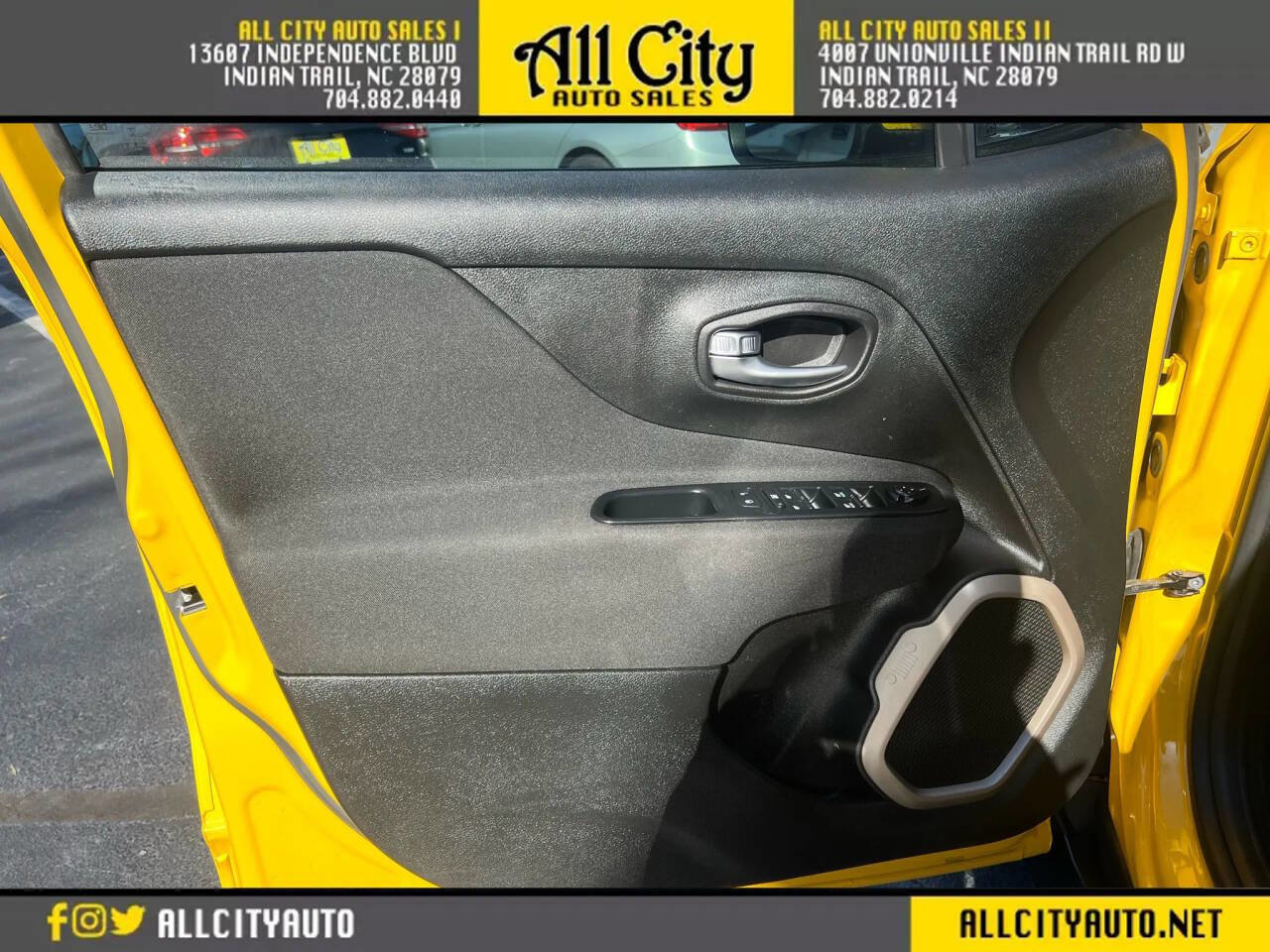 Used 2015 Jeep Renegade Latitude w/ Popular Equipment Group image 18