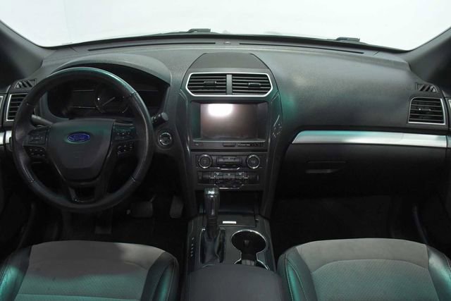 Used 2017 Ford Explorer XLT w/ Equipment Group 202A FWD image 29