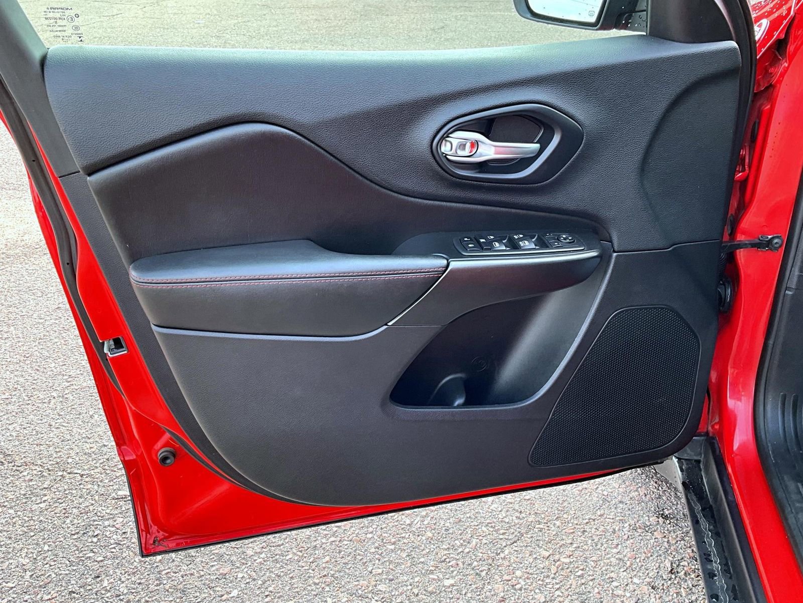 Certified 2019 Jeep Cherokee Trailhawk w/ Comfort/Convenience Group image 9