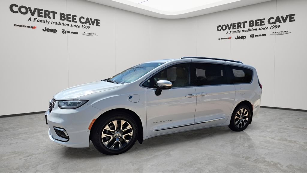 Used 2023 Chrysler Pacifica Pinnacle image 4