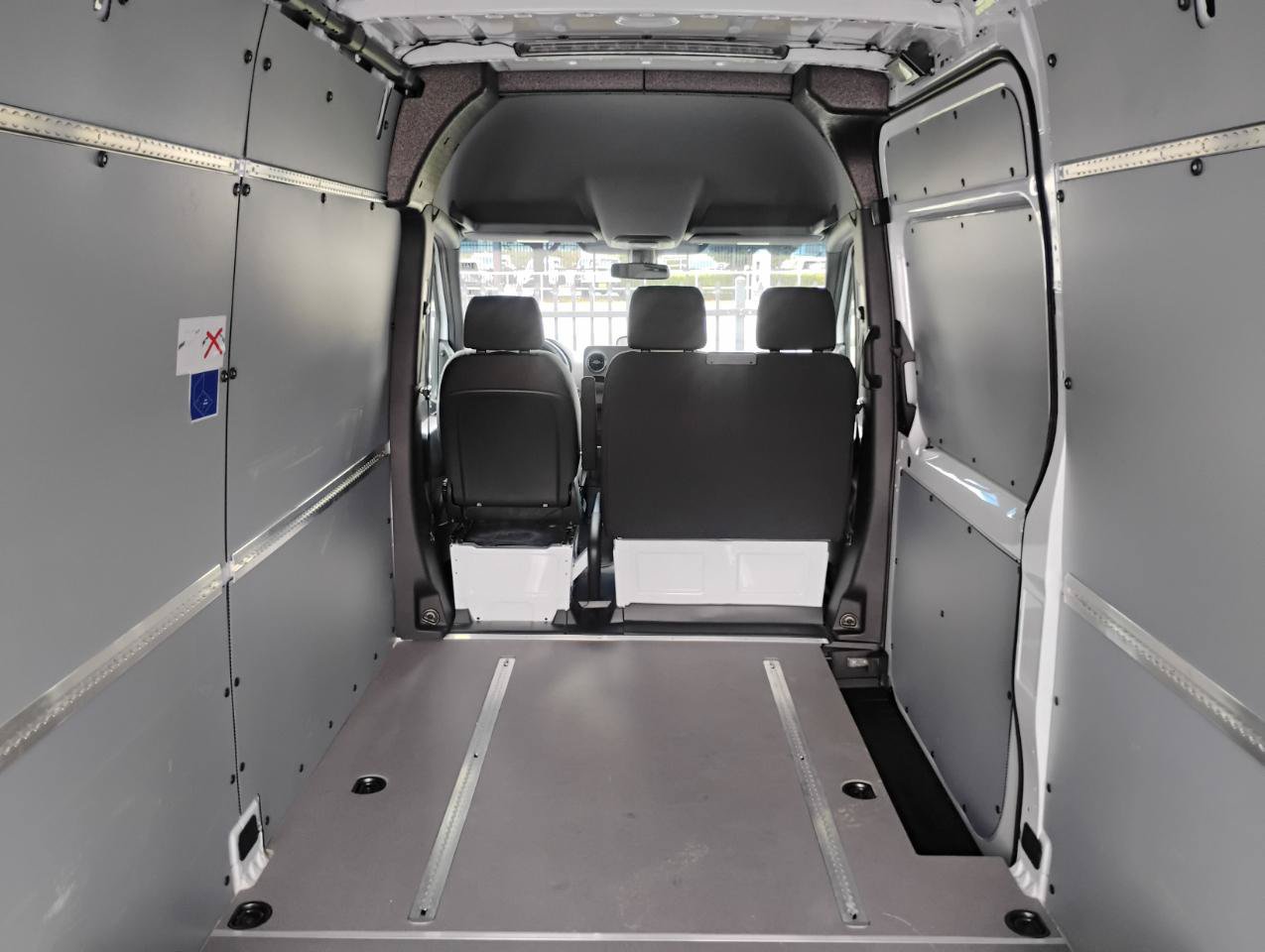 Used 2025 Mercedes-Benz Sprinter 2500 image 91