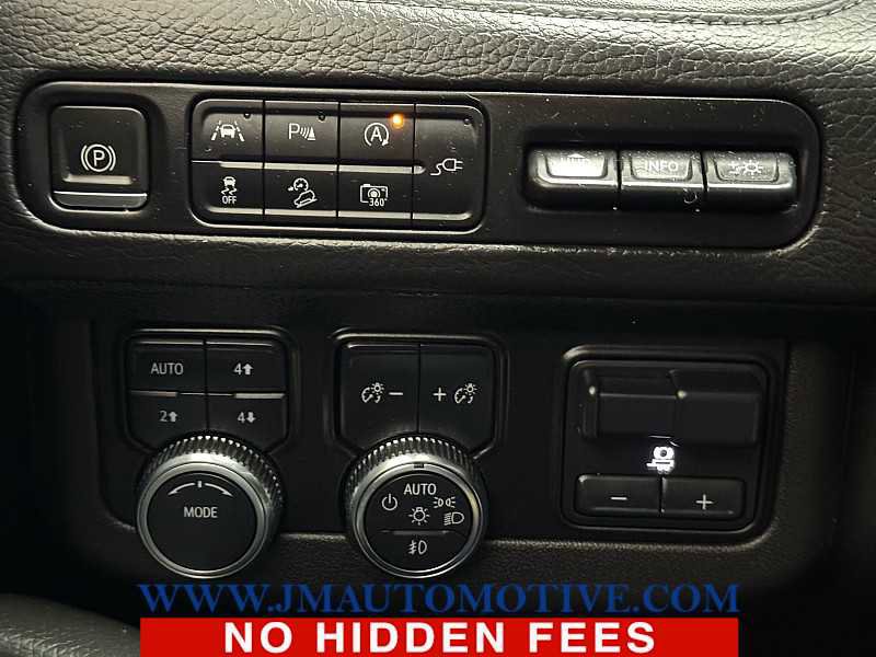 Used 2022 GMC Yukon XL Denali w/ Denali Premium Package image 34