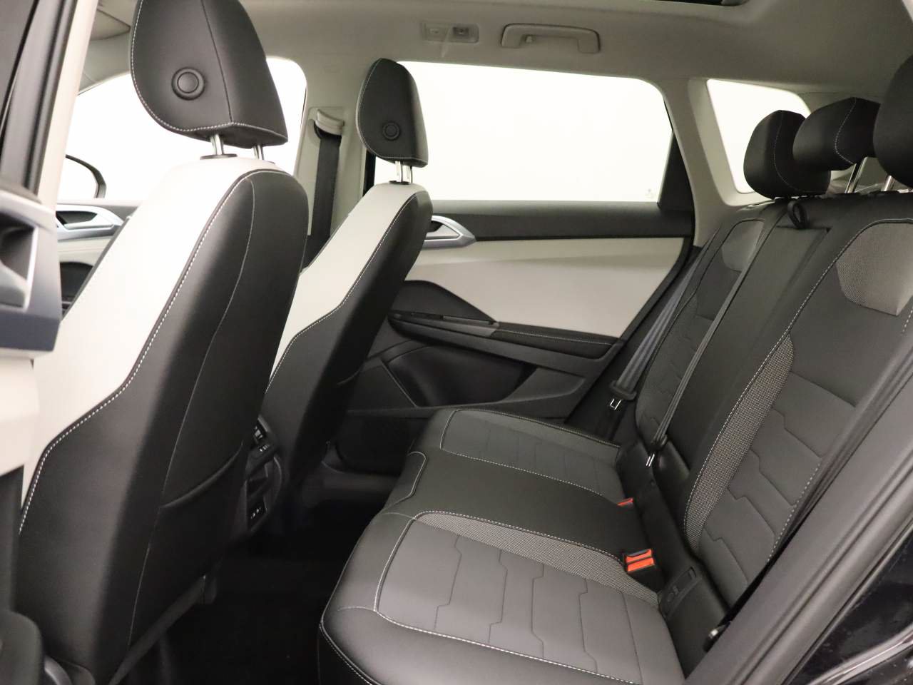 New 2026 Volkswagen Taos SE FWD image 15