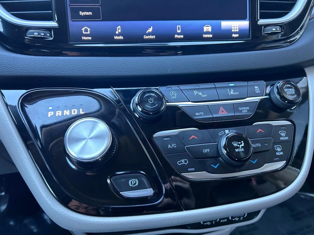 Used 2024 Chrysler Pacifica Touring-L image 31