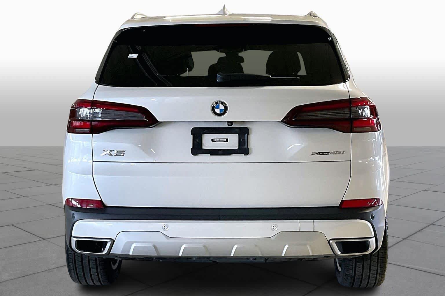 Used 2022 BMW X5 xDrive40i w/ Premium Package AWD/4WD image 4