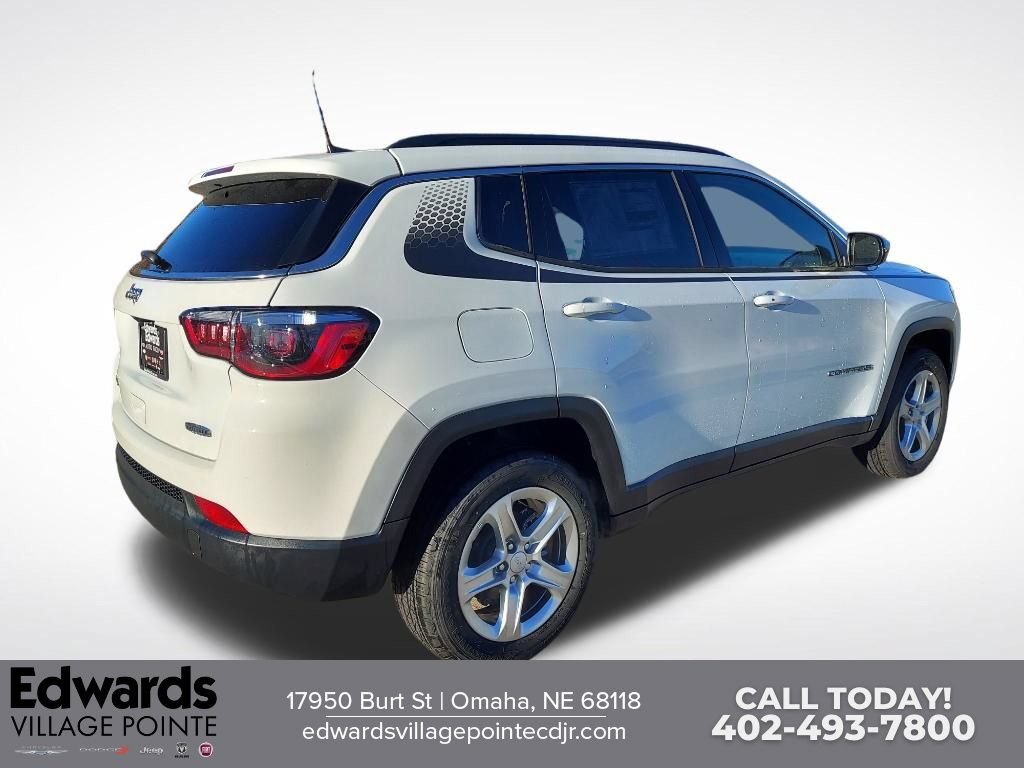 New 2023 Jeep Compass Latitude w/ Mopar Graphics Package AWD/4WD image 3