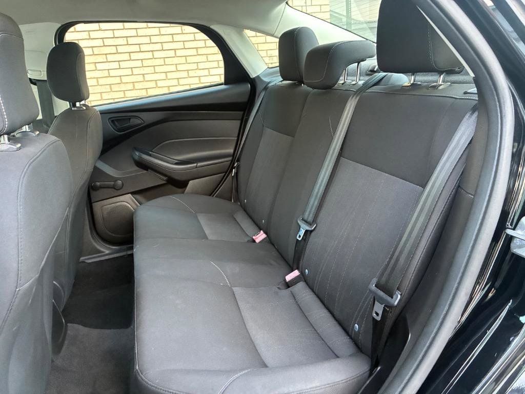 Used 2017 Ford Focus SE FWD image 25