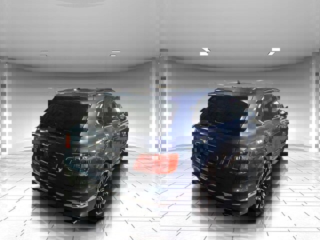 Used 2017 Bentley Bentayga image 3