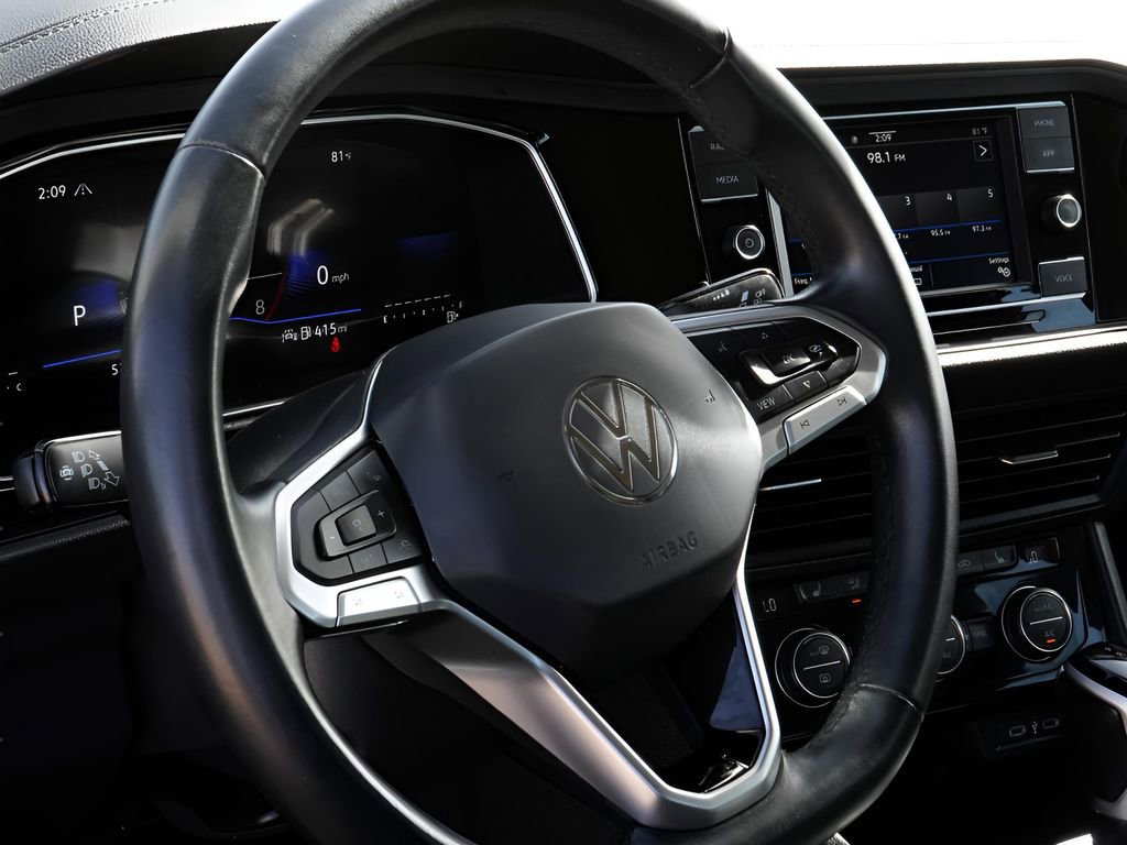 Used 2024 Volkswagen Jetta SE image 16