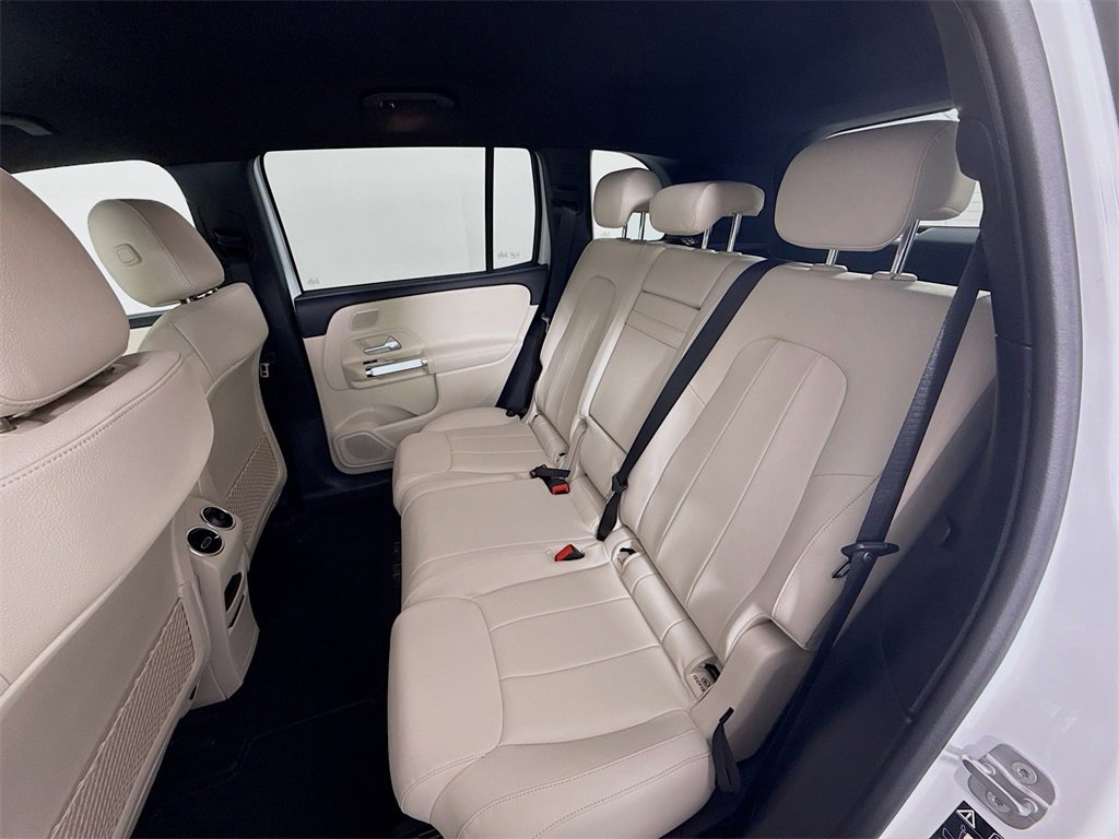 Used 2025 Mercedes-Benz GLB 250 4MATIC image 24