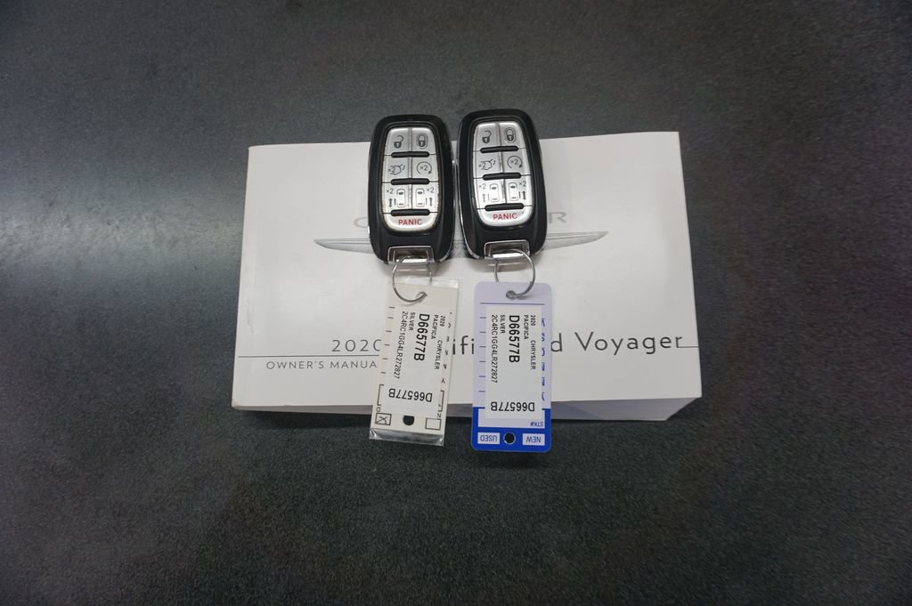 Used 2020 Chrysler Pacifica Limited FWD image 22