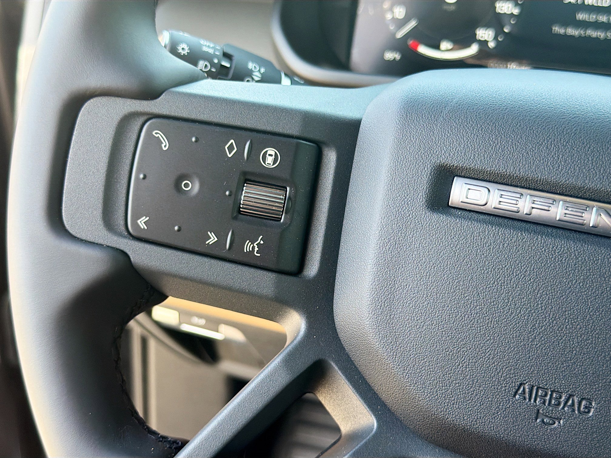New 2026 Land Rover Defender 110 X-Dynamic SE AWD/4WD image 38
