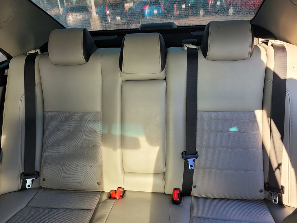 Used 2017 Toyota Camry SE image 11