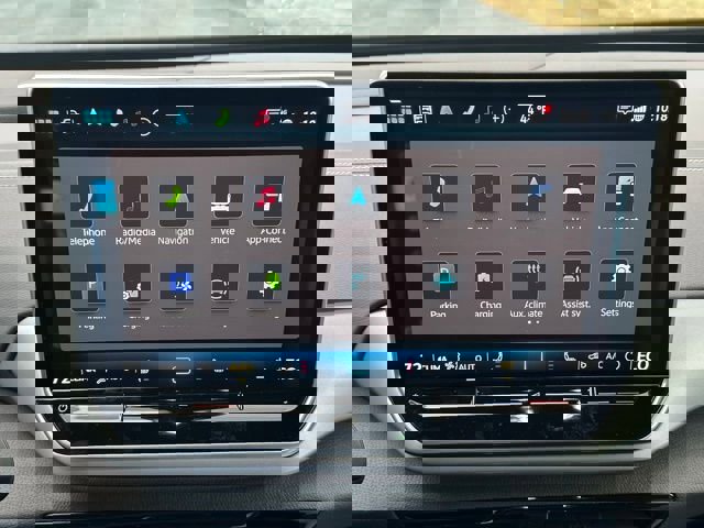 New 2025 Volkswagen ID.4 Pro image 30