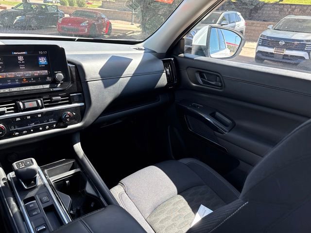 Certified 2025 Nissan Pathfinder SV FWD image 26