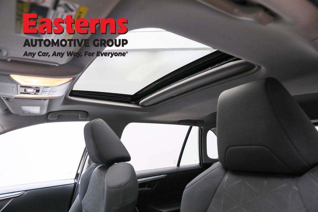 Used 2021 Toyota RAV4 XLE w/ Convenience Package image 35