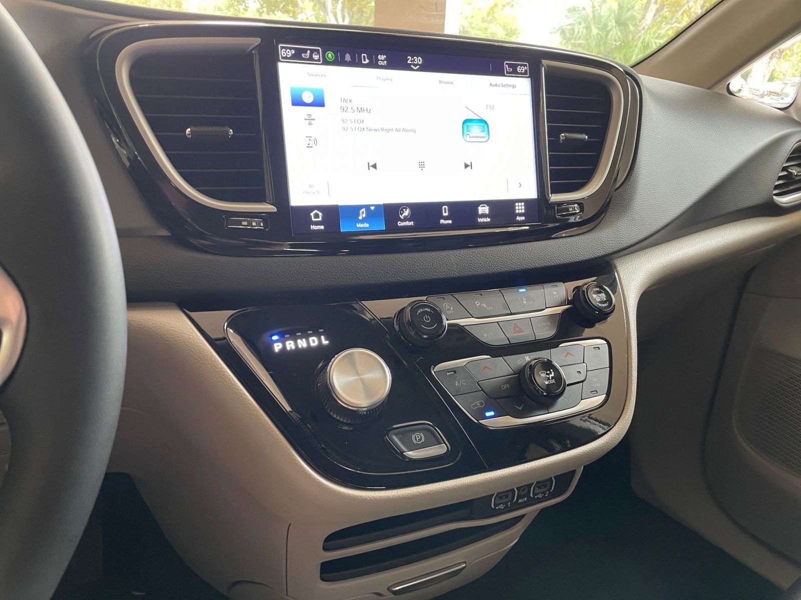 Used 2024 Chrysler Pacifica Touring-L image 17