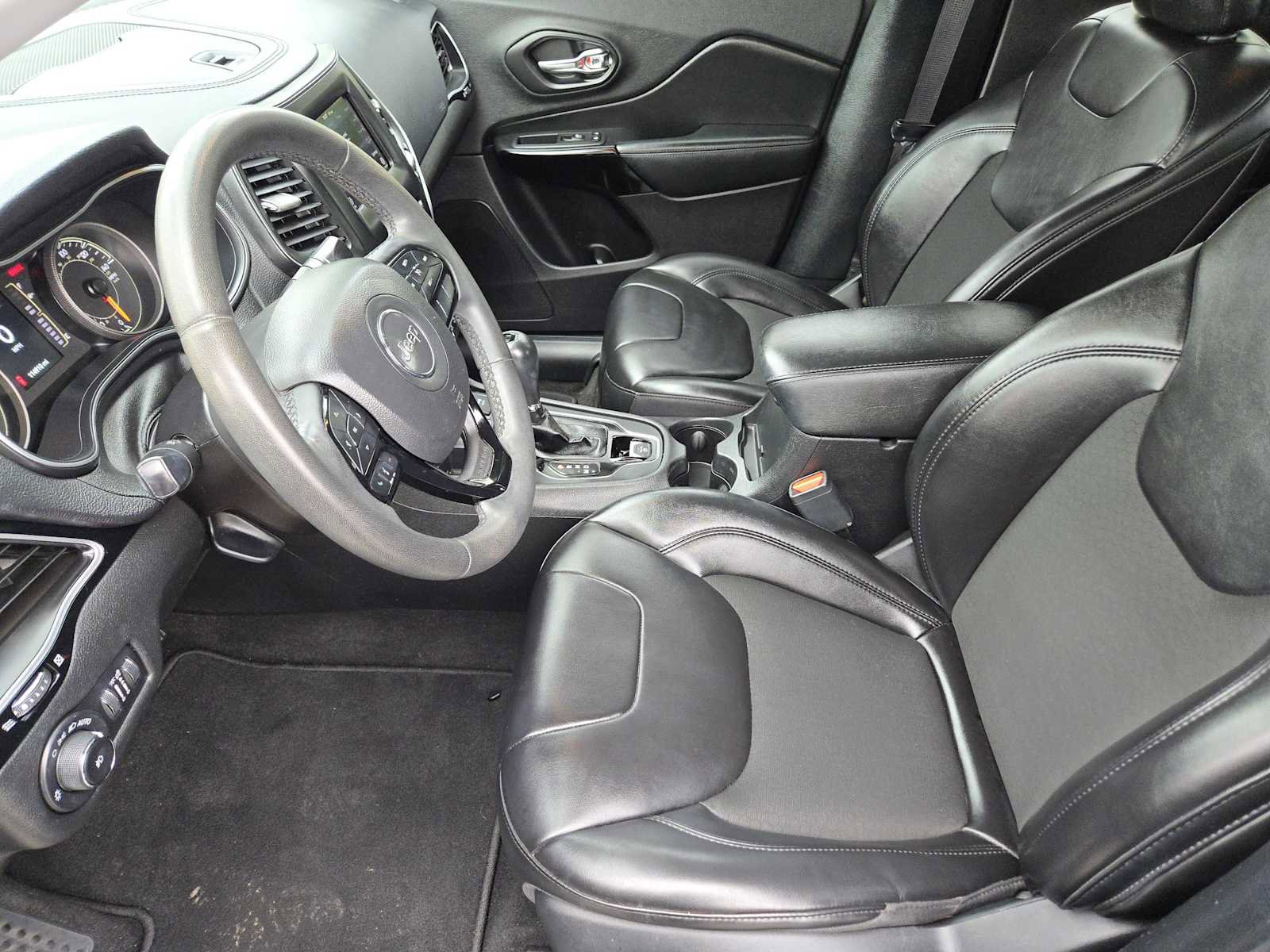 Used 2020 Jeep Cherokee Latitude Plus image 12