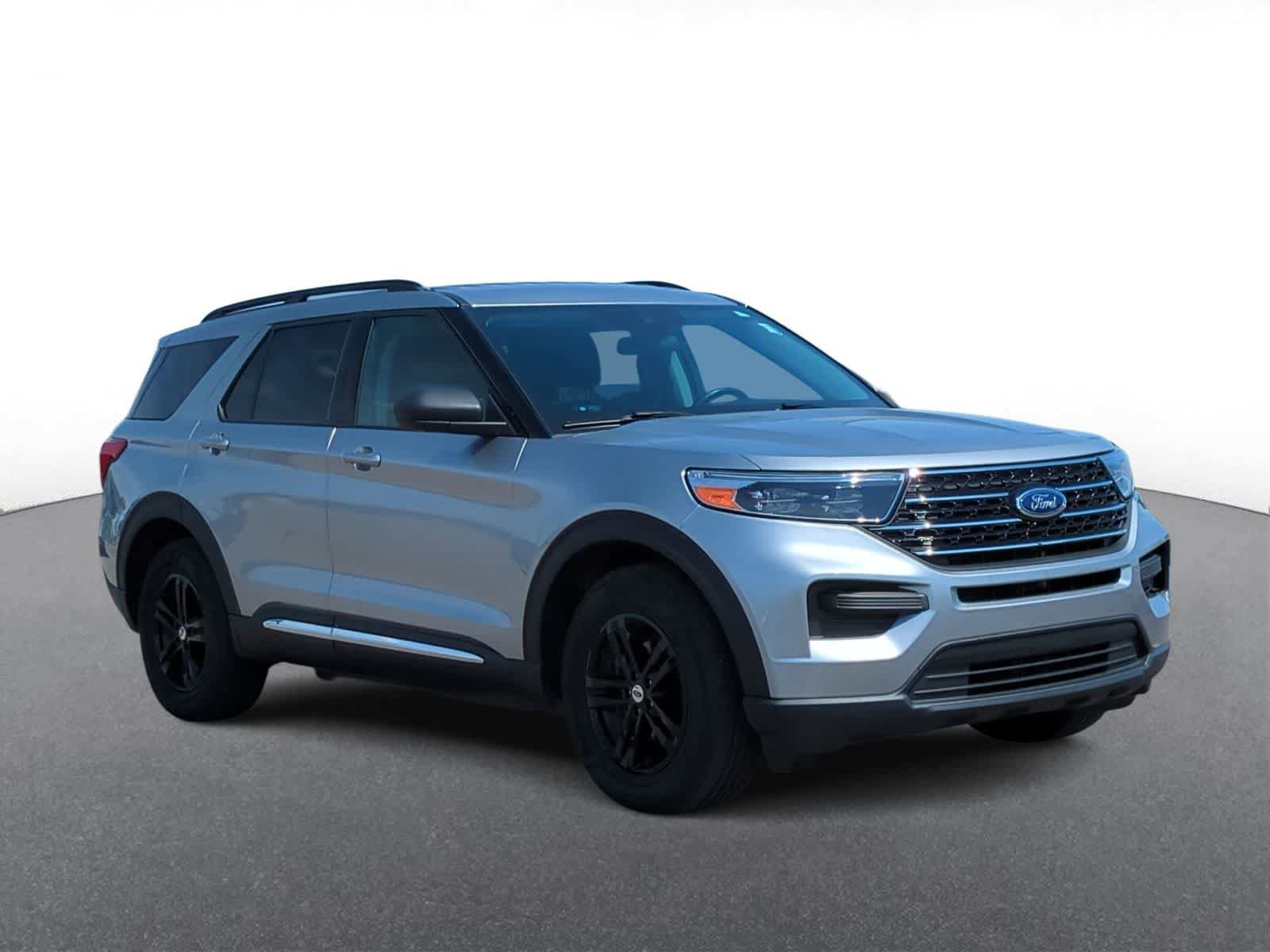Used 2021 Ford Explorer XLT w/ Class III Trailer Tow Package AWD/4WD image 2