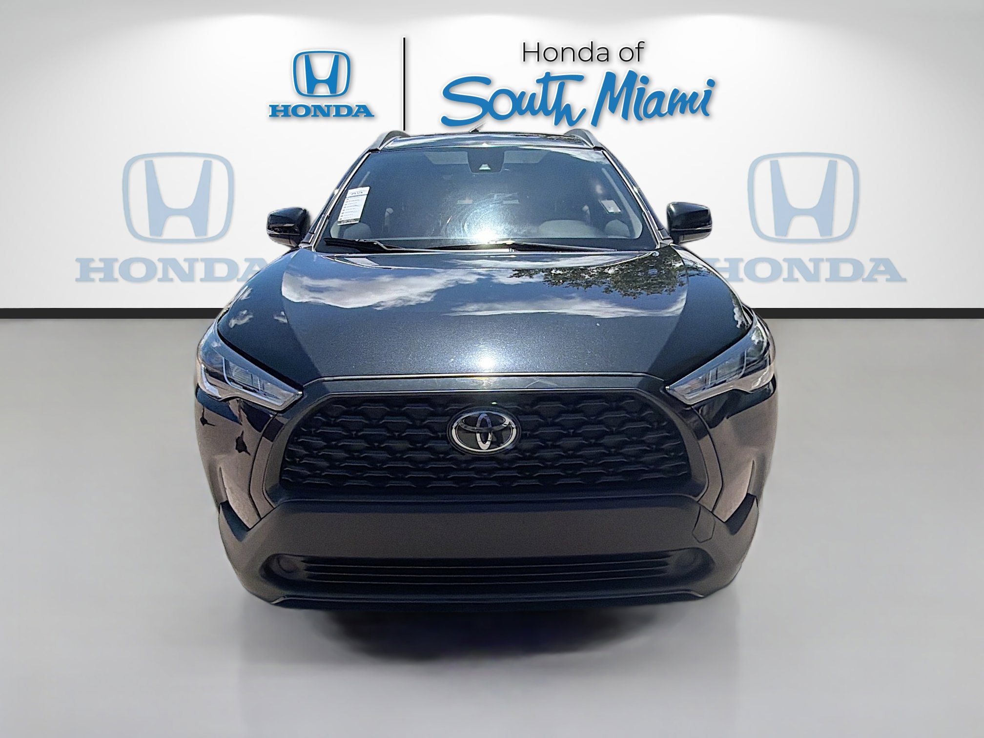 Used 2022 Toyota Corolla Cross LE AWD/4WD image 2