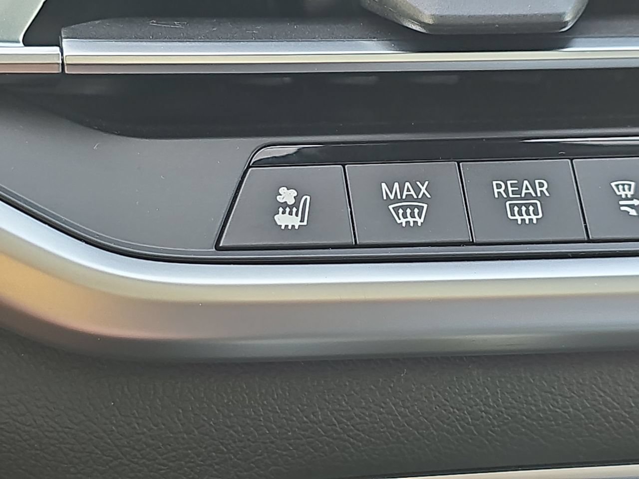 Used 2022 BMW X6 xDrive40i AWD/4WD image 38