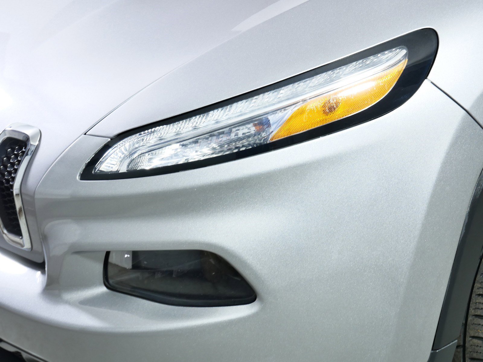 Used 2018 Jeep Cherokee Latitude Plus w/ Cold Weather Group image 16