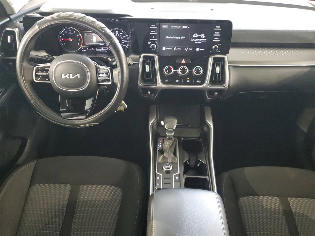 Used 2022 Kia Sorento LX image 9
