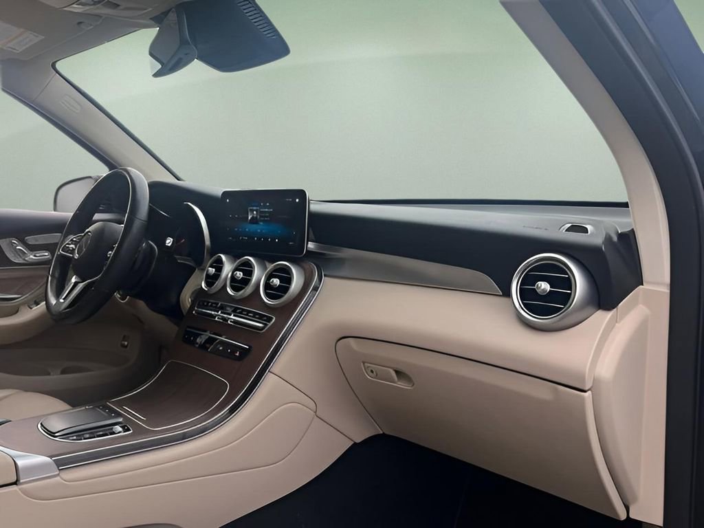 Used 2022 Mercedes-Benz GLC 300 4MATIC image 23