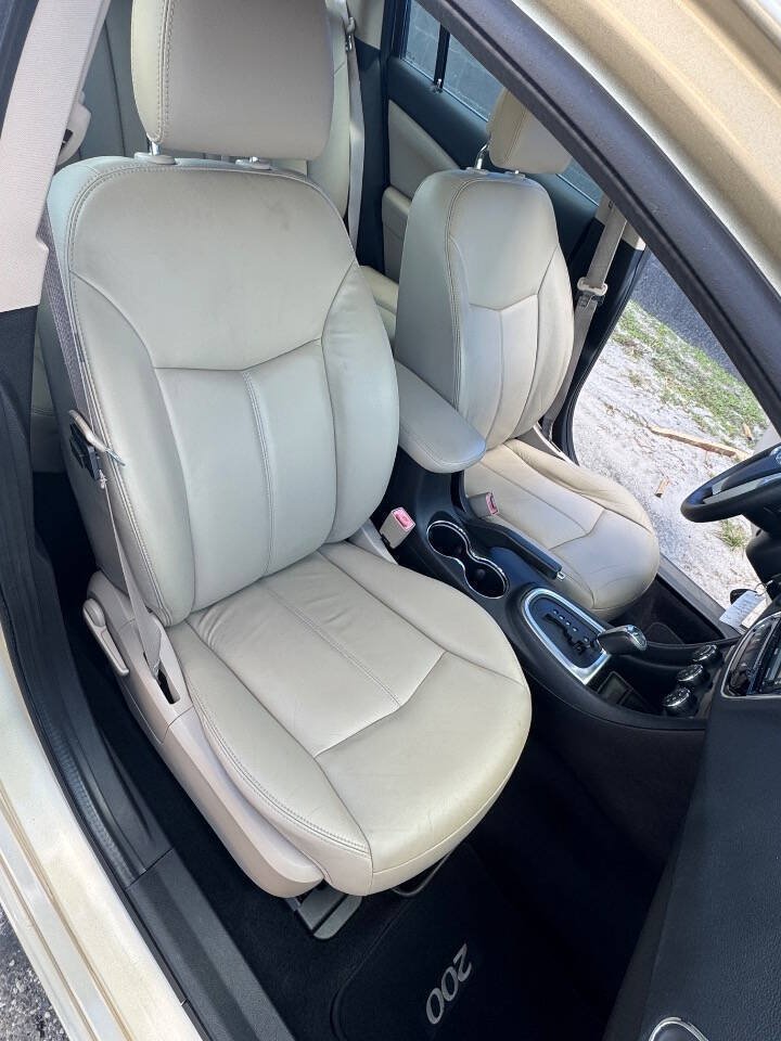 Used 2011 Chrysler 200 Limited FWD image 16